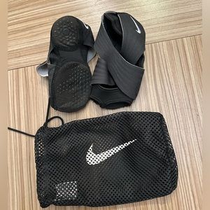 NIKE STUDIO WRAP (grip socks)